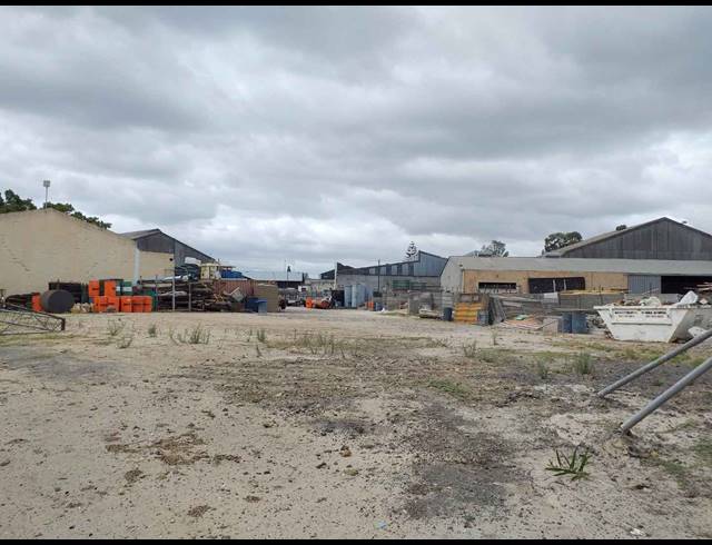 1,490M² INDUSTRIAL YARD FOR SALE IN BRACKENFELL INDUSTRIAL